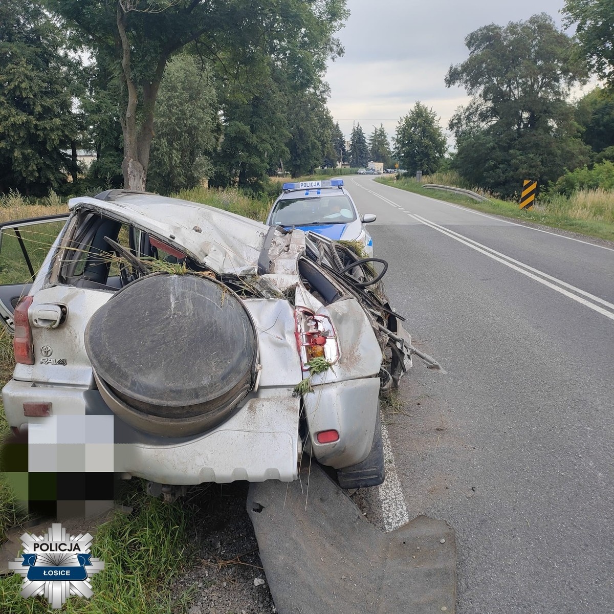 DK-19 w Woźnikach: Nietrzeźwy Kierowca Uderzył w Drzewo i Dachował