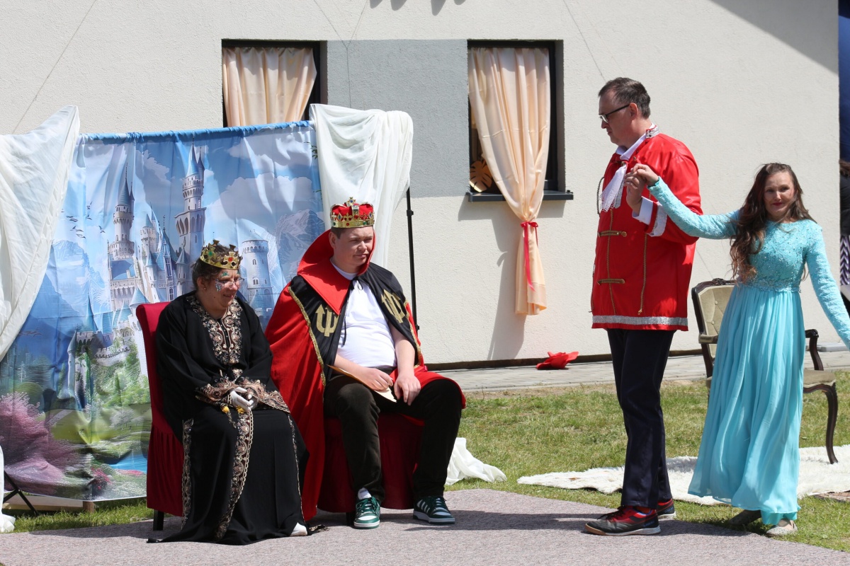 Bajkowy Piknik Rodzinny w ŚDS w Nowych Litewnikach .