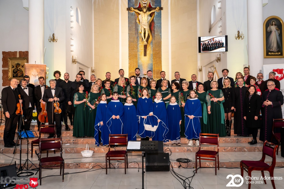 20 lat minęło z Chórem Adoramus - fotorelacja z koncertu jubileuszowego.