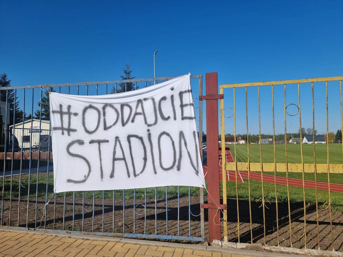 kto i komu zabrał stadion?