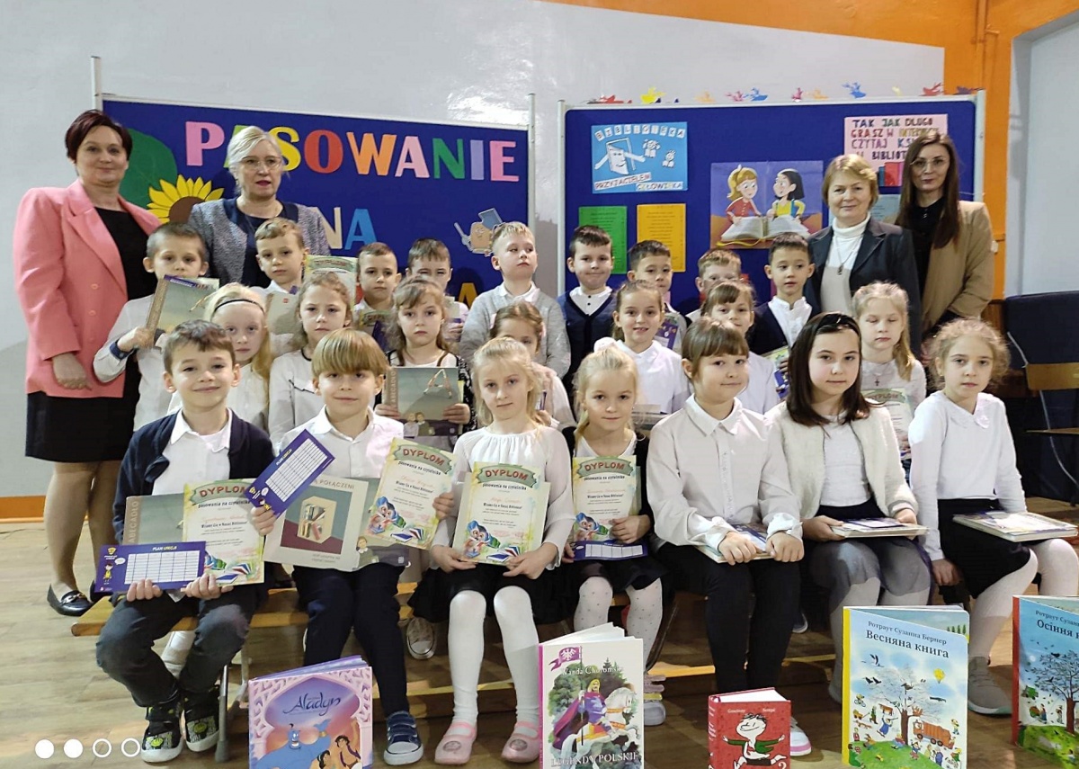 Nowi pełnoprawni czytelnicy biblioteki szkolnej