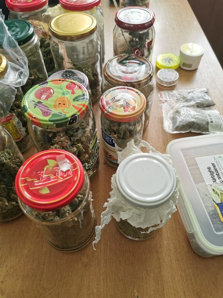 Kryminalni zabezpieczyli prawie 300 gramów narkotyków