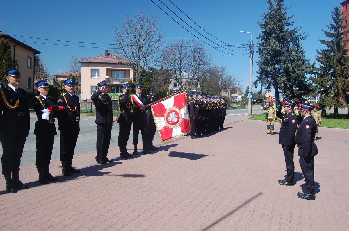 Odznaczenia, wyróżnienia i awanse na wyższe stopnie służbowe w straży