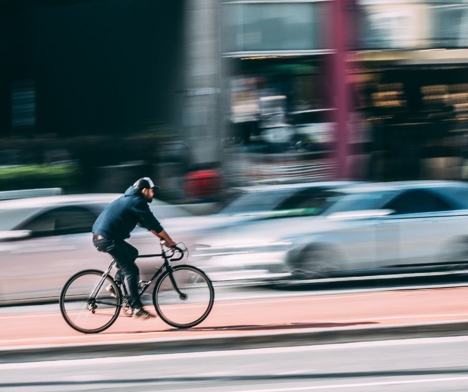 Pijany ukradł dwa litry wódki i uciekał na rowerze
