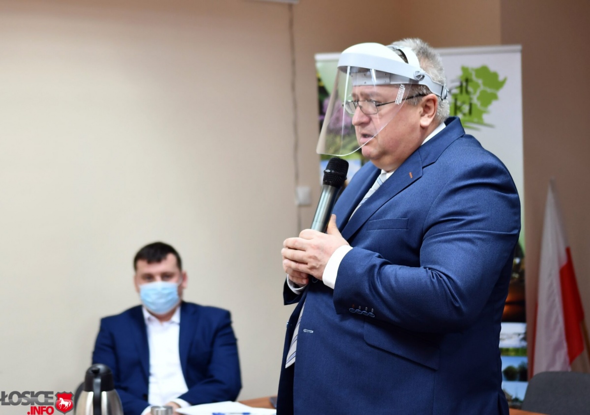Ile zarobi starosta?