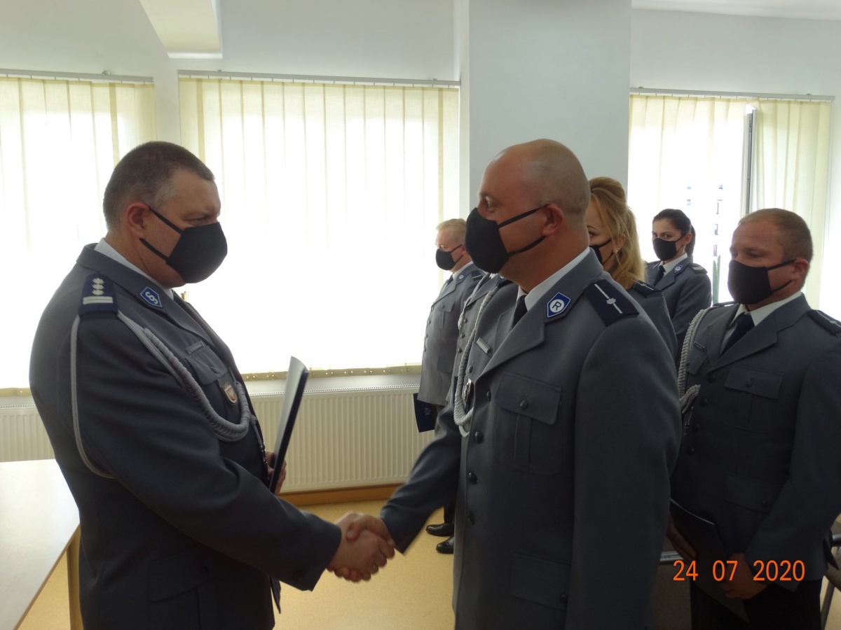 24 awanse w łosickiej policji