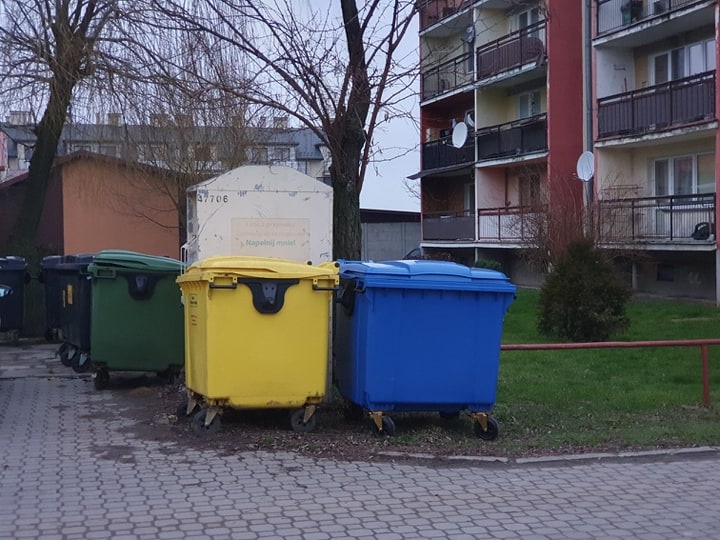 Chciał oszczędzić 55 zł na wywozie śmieci, zapłacił 500 zł mandatu