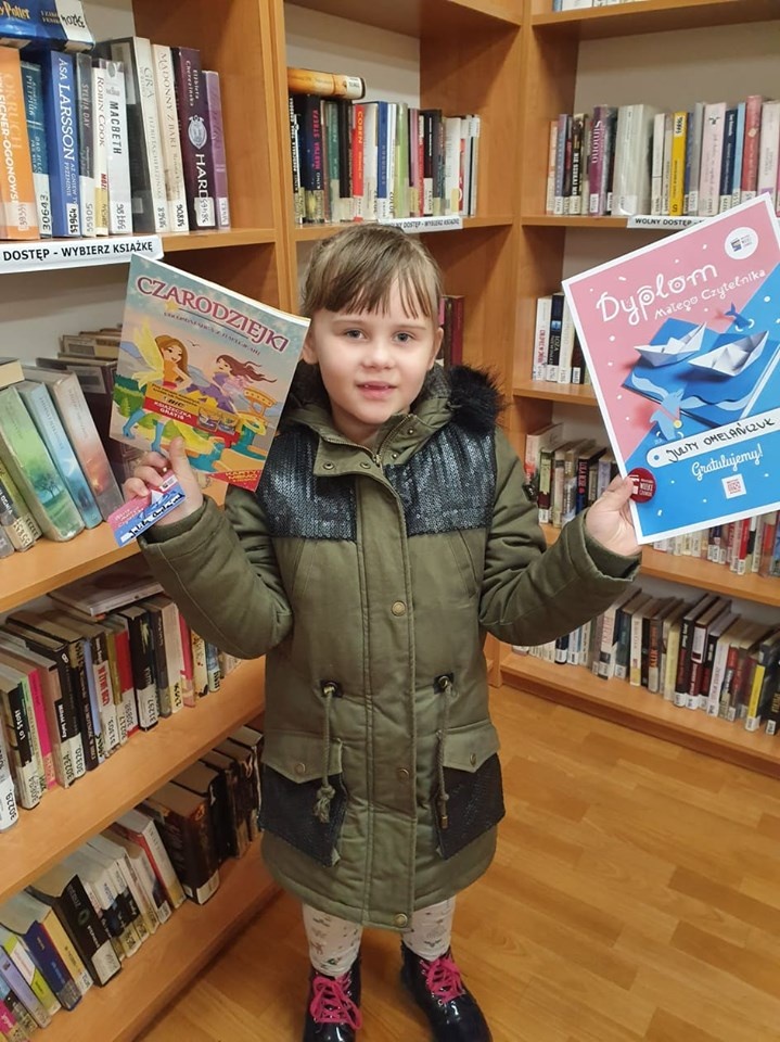 Najmłodsi czytelnicy Biblioteki Pedagogicznej odebrali już dyplomy i odznaczenia za aktywność