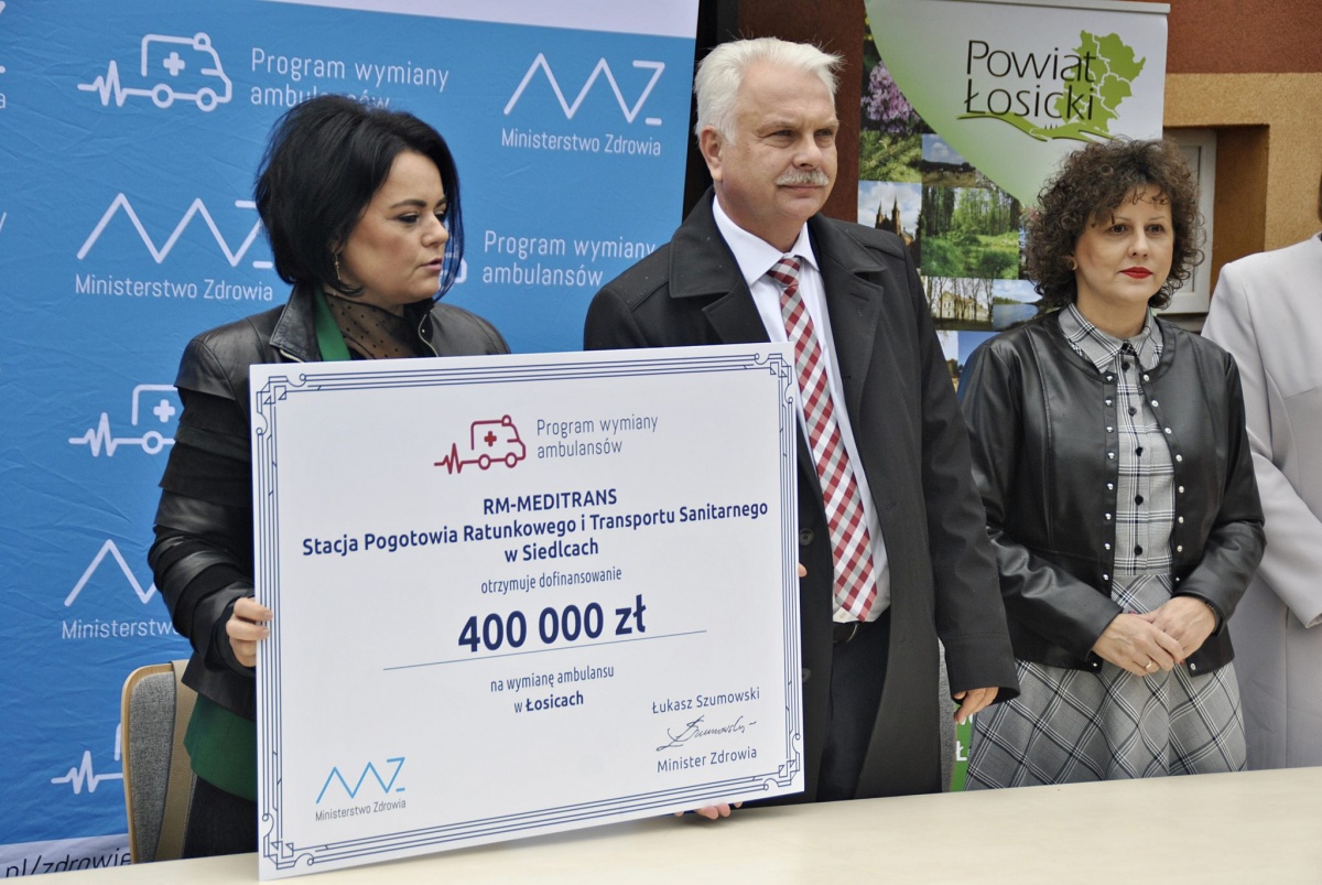 Umowa w sprawie nowej karetki podpisana