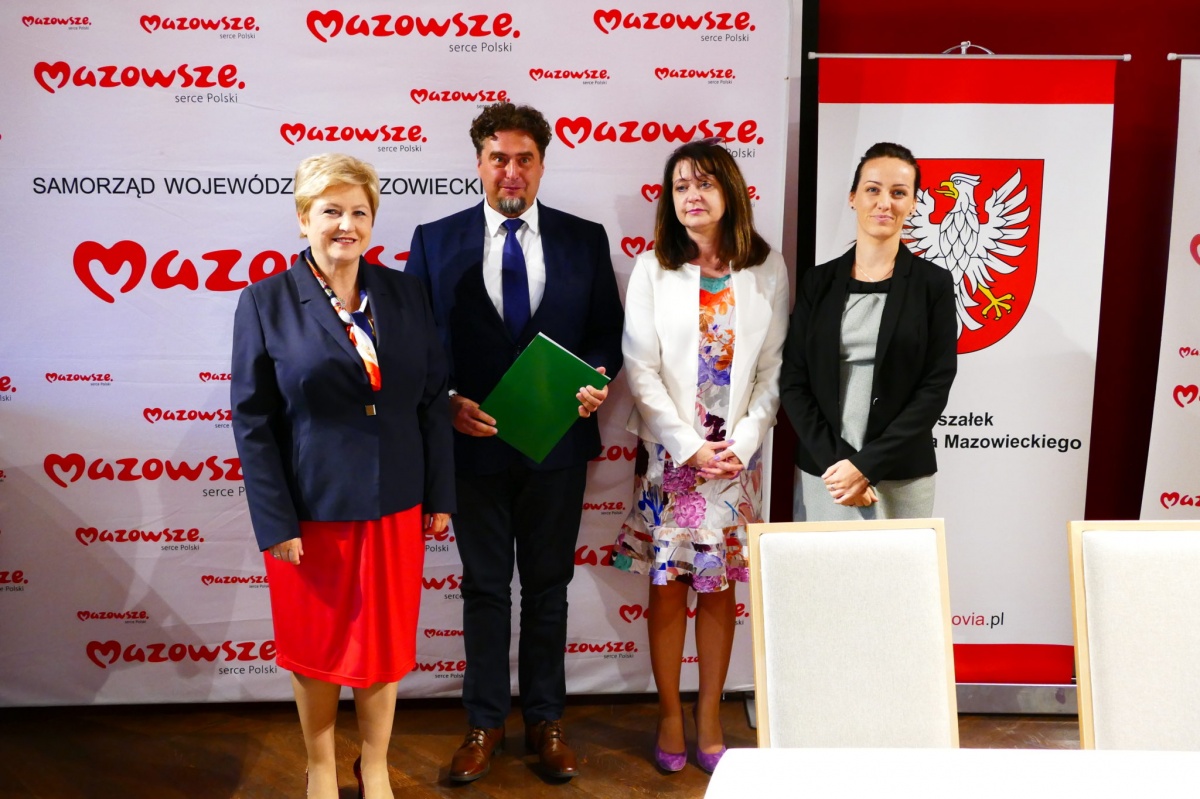 Nowe nasadzenia w mieście i wozy strażackie dla jednostek OSP