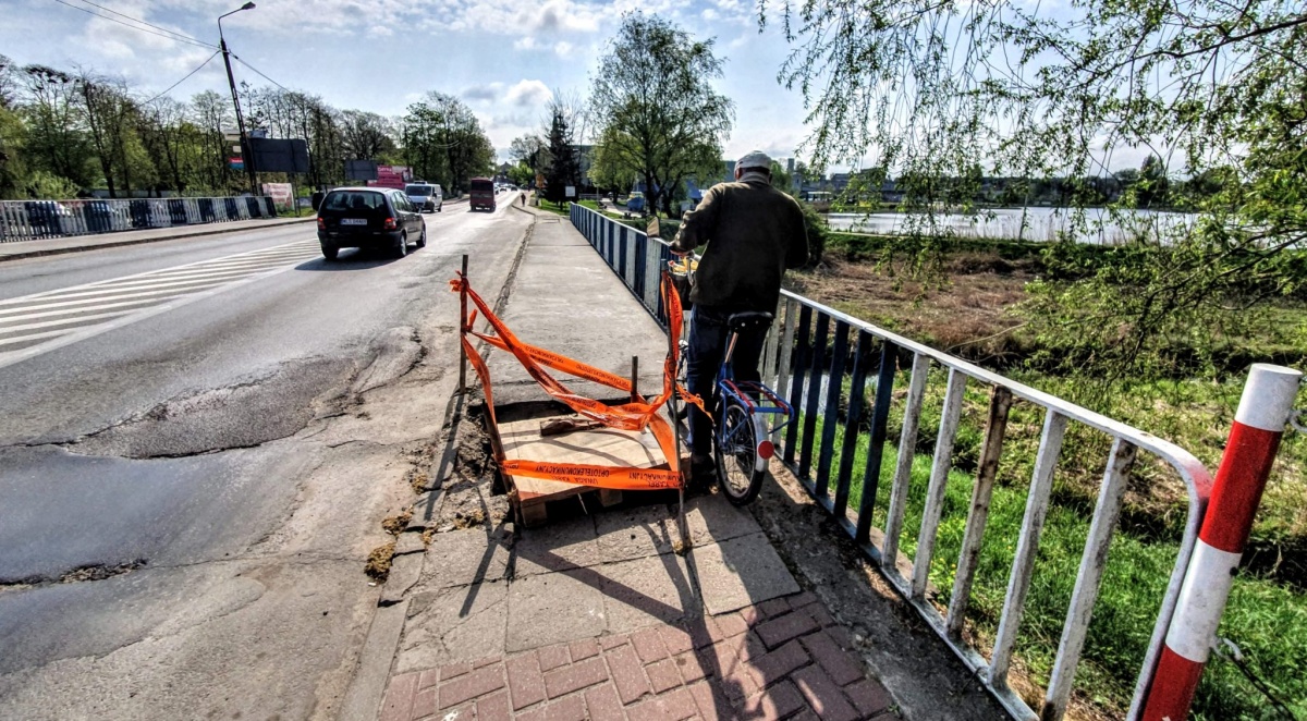Taka dziura w centrum miasta