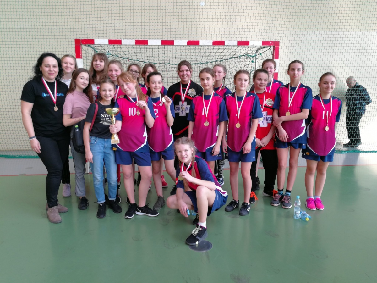 Zawodniczki SP nr 1 w Łosicach - PUKS „Jedynka” Łosice mistrzyniami regionu