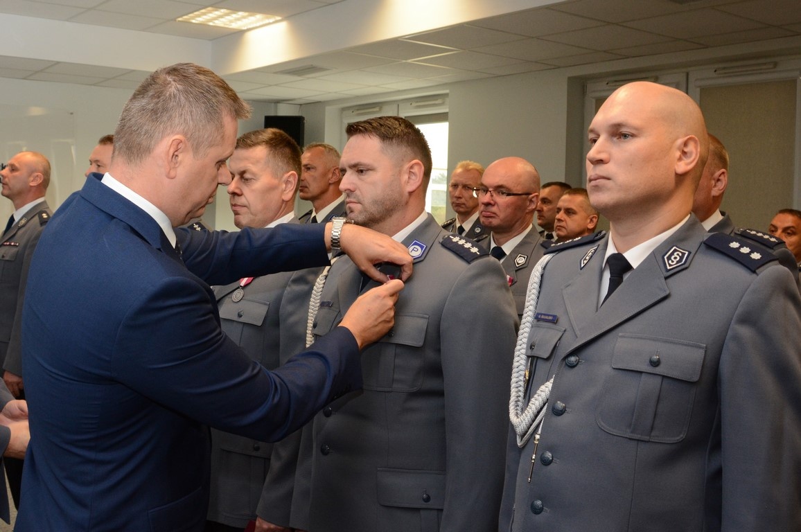 Oficer prasowy KPP w Łosicach odznaczony przez Prezydenta RP srebrnym 