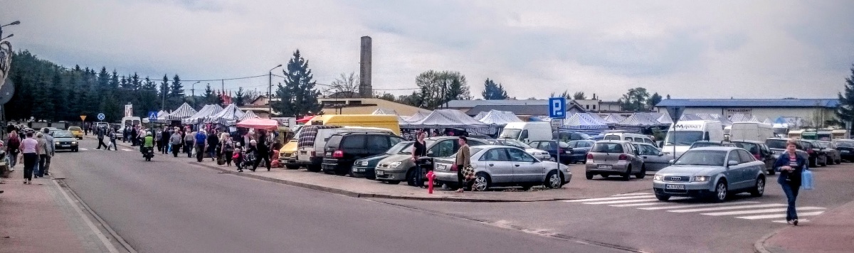 Dlaczego mogą handlować na chodniku zamiast na wyznaczonym targowisku?