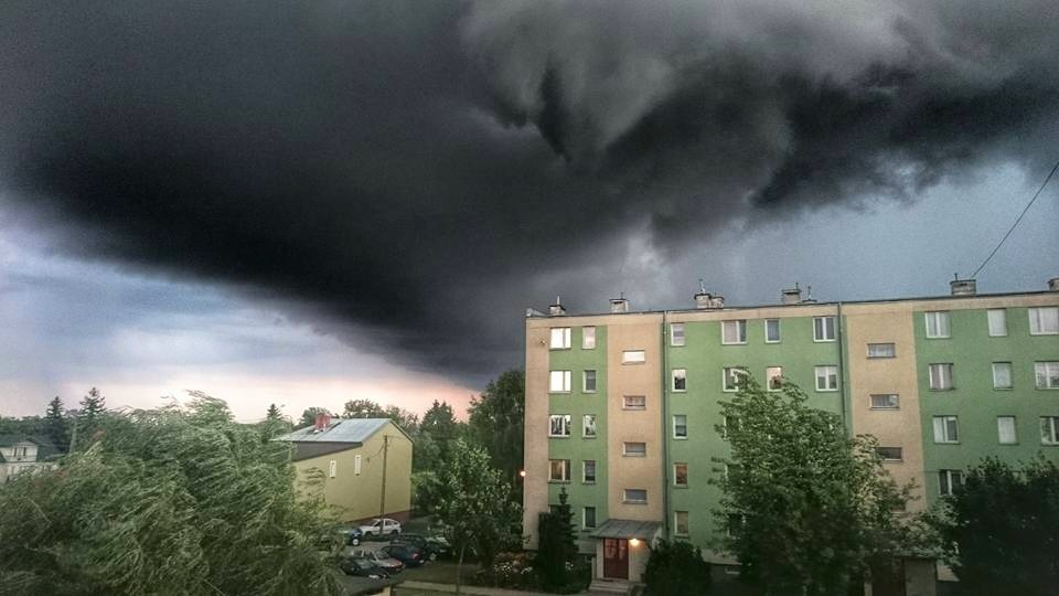 Duże zniszczenia po przejściu burzy
