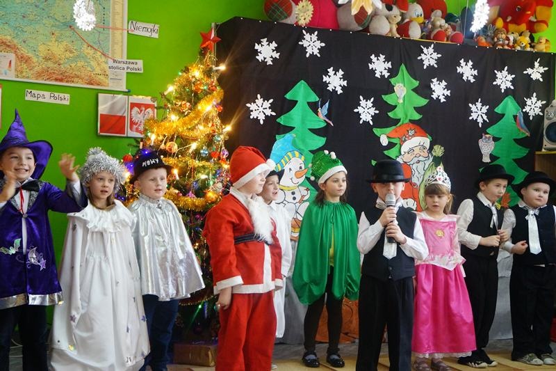 PRZEDSZKOLE SAMORZĄDOWE W NIEMOJKACH „ZABAWA CHOINKOWA”