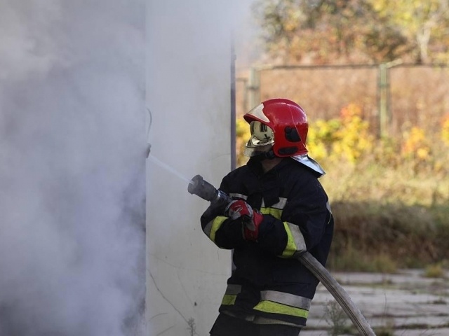 Pożar śmieci na cmentarzu 