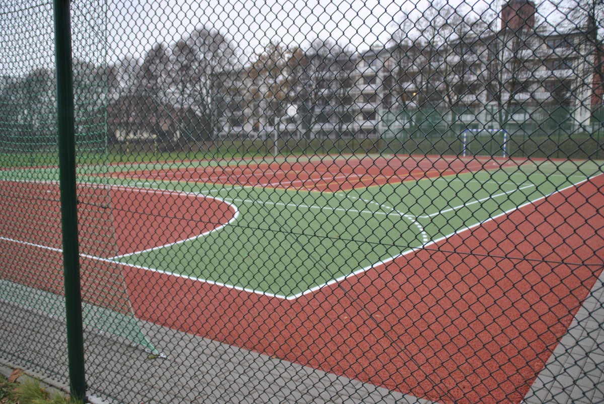 Już jest nowa nawierzchnia boiska