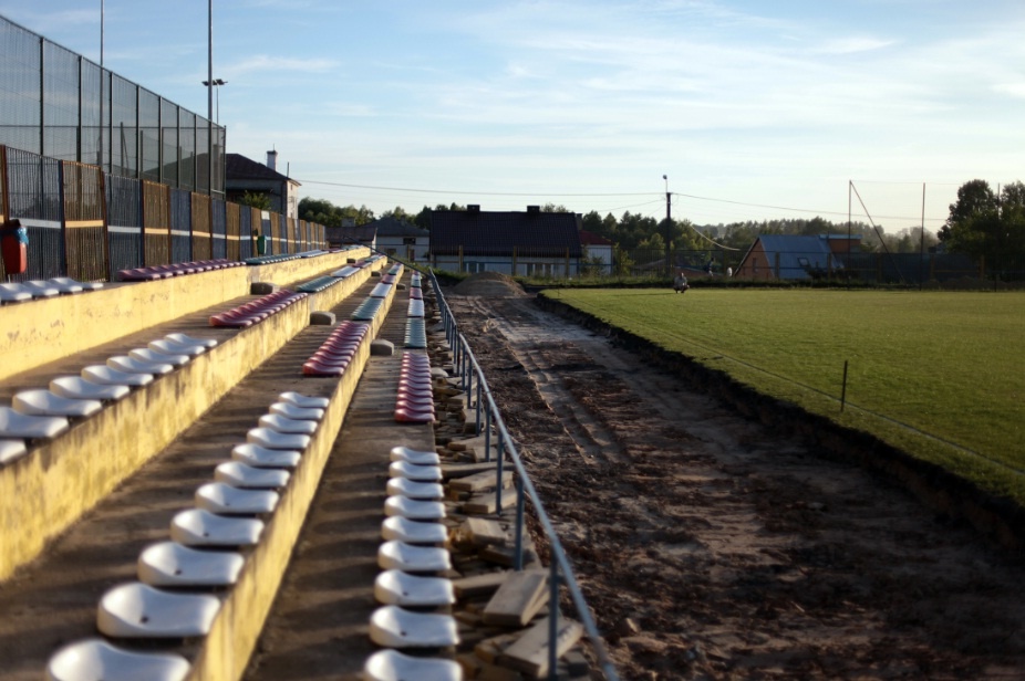 Budowa bieżni wokół stadionu