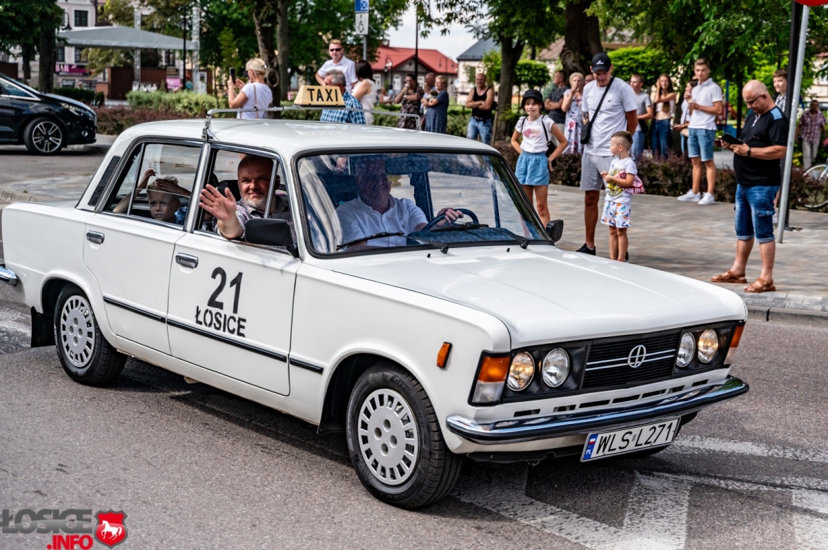 Łosice w Rytmie Silników: Spektakularna Parada Pojazdów - Fotorelacja
