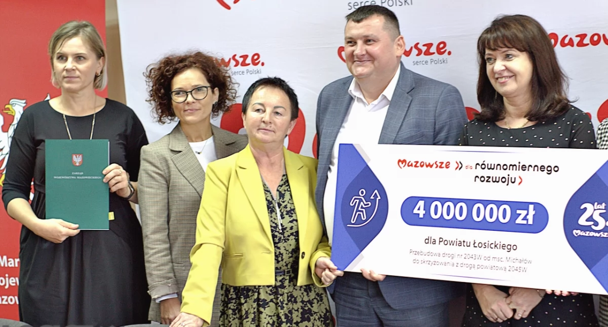 Blisko 12 mln zł na inwestycje w powiecie łosickim oraz nowy ambulans 