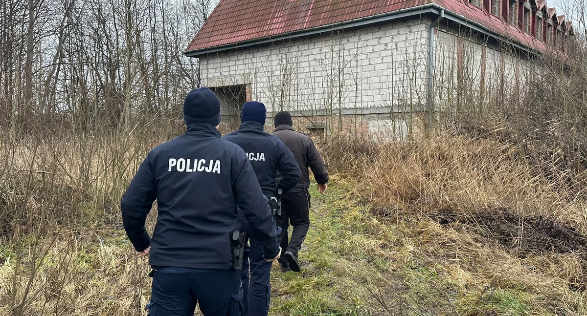 50-latek znaleziony w pustostanie – szybka reakcja policji uratowała życie