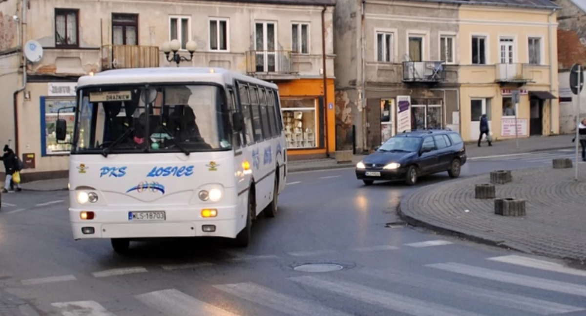 Bezpieczny wyjazd na ferie: Co warto wiedzieć o kontrolach autokarów?