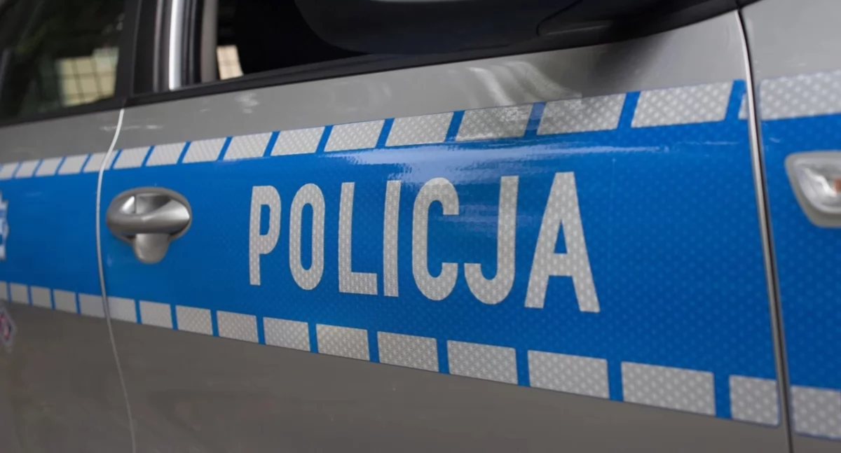 Pijany kierowca z dziećmi w aucie - brak uprawnień, pasów i fotelików