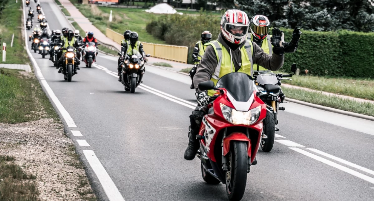 Motocykliści pożegnali sezon w Łosicach. „Ta ostatnia niedziela” przyciągnęła setki uczestników