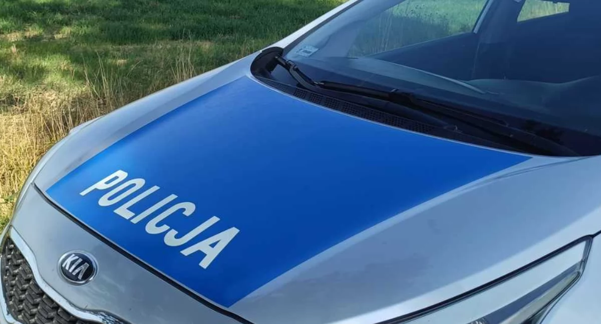 Tragiczny finał na drodze i kosztowna lekcja zaufania – kronika policyjna