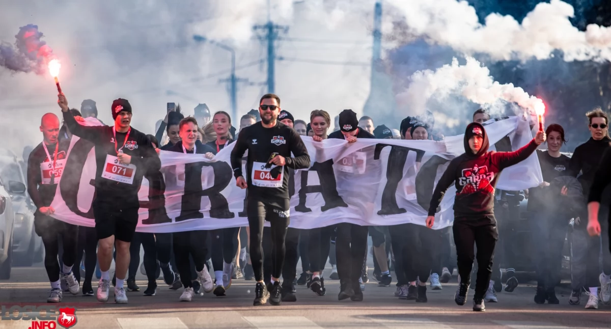 Słońce, race i wspólny finisz. Tak Łosice pobiegły 1 marca