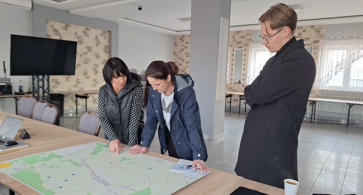 Trzeci dzień konsultacji w Gminie Stara Kornica. Mieszkańcy Nowej Kornicy rozmawiali o planowanej inwestycji wiatrowej. 
