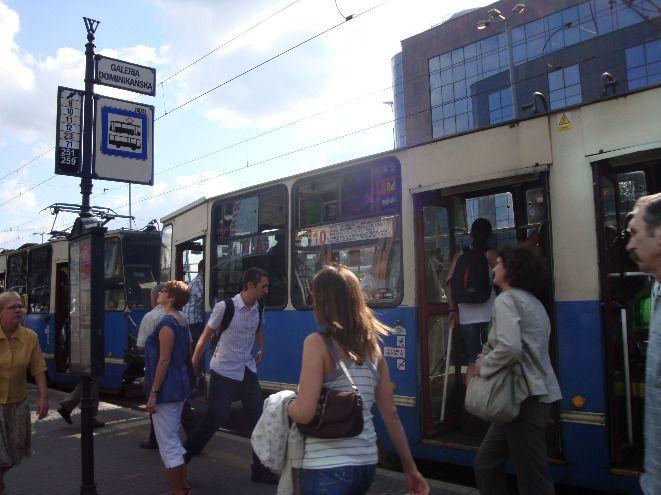 Będzie więcej darmowych biletów autobusowych i tramwajowych