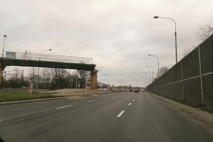Ekspresowe tempo rozbiórki kładki nad aleją Sobieskiego