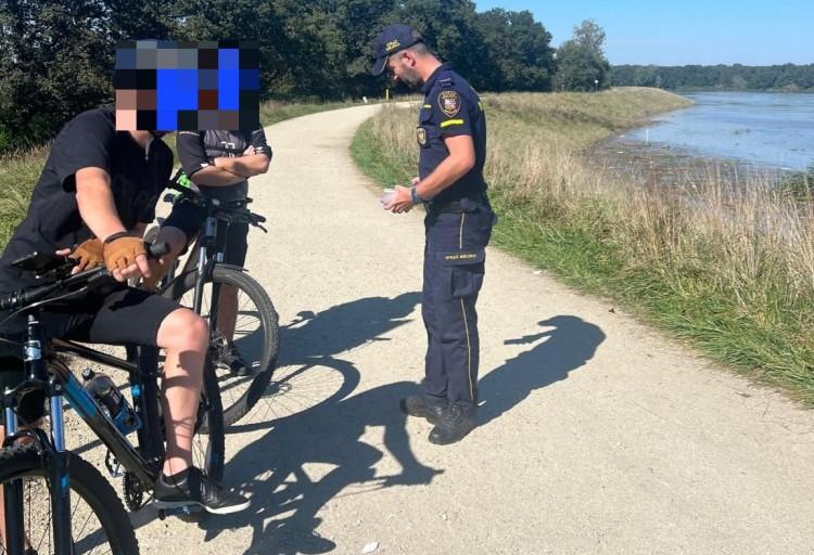 Rowerzyści ruszyli na wały! Nawet 5000 złotych kary!