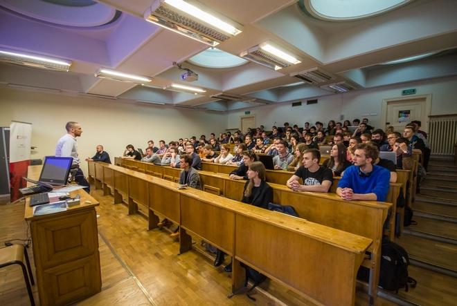 Adepci branży IT nie mają wakacji. Trwa program stażowy wrocławskiego klastra nowych technologii