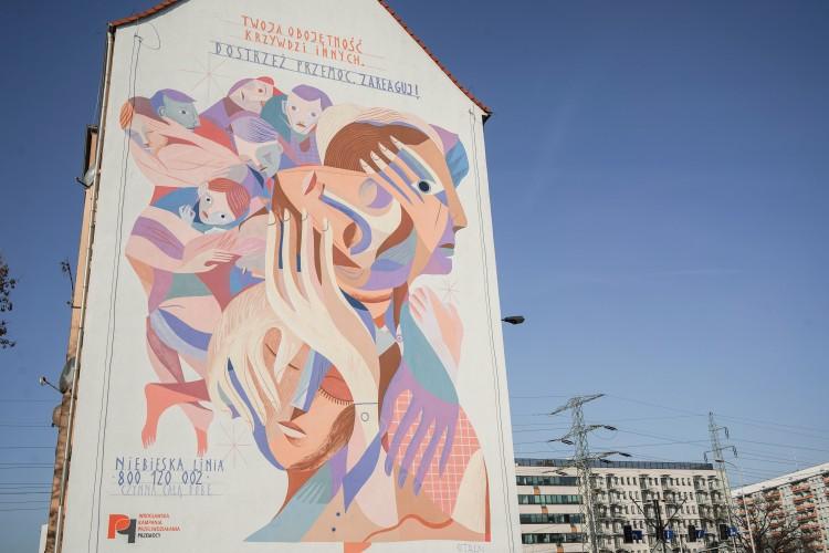 Nowy, miejski mural we Wrocławiu. Kampania przeciw przemocy wobec kobiet [ZDJĘCIA]