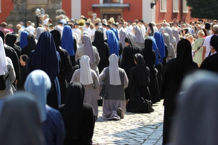 W co wierzą Dolnoślązacy? Związani są nie tylko z Kościołem katolickim