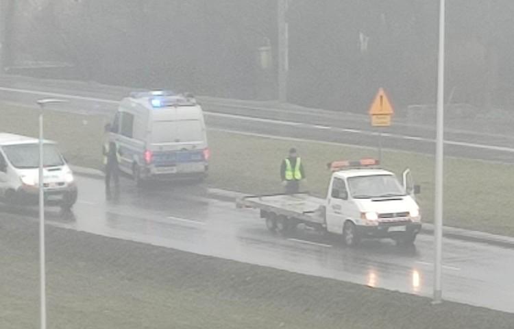 Wrocław: Policjanci przyjechali do interwencji i zakopali radiowóz [ZDJĘCIA]