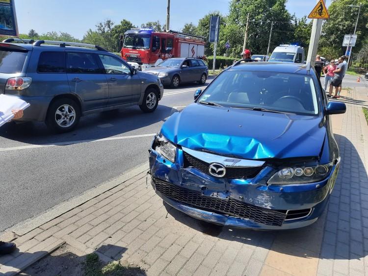 Wrocław: Wypadek trzech aut na Mickiewicza. Zderzenie czołowe [ZDJĘCIA]