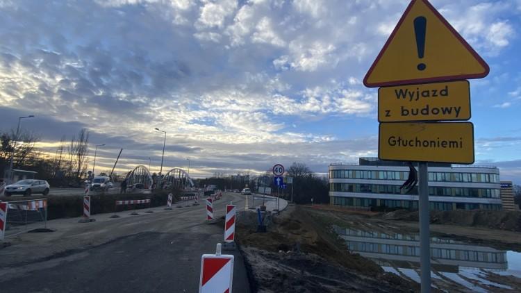Duże zmiany przy Mostach Chrobrego. Wjazd do centrum prowizoryczną drogą