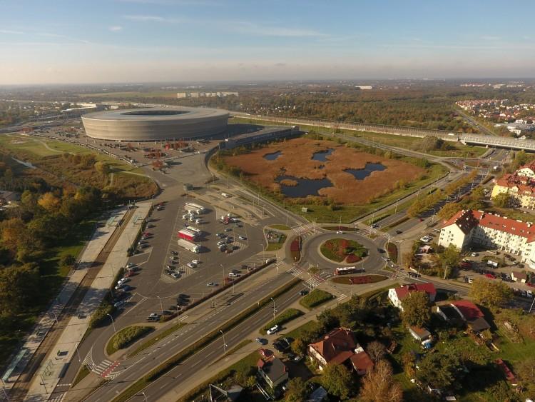Co dalej z dziurą przy stadionie? Miasto już nie ma pomysłów