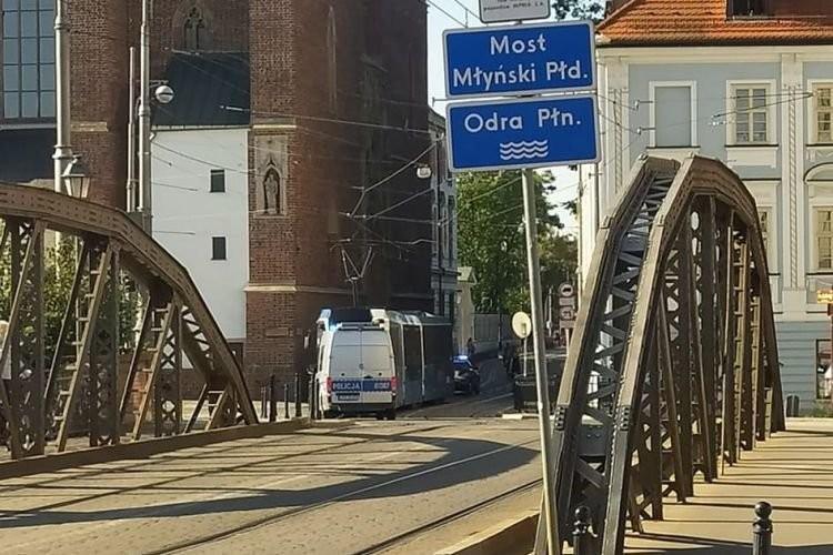Wrocław: Wypadek dwóch rowerzystek. Jedna z nich wpadła pod tramwaj