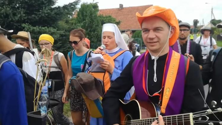 „Despacito” na trasie wrocławskiej pielgrzymki. Zobacz nowy hit internetu! [WIDEO]