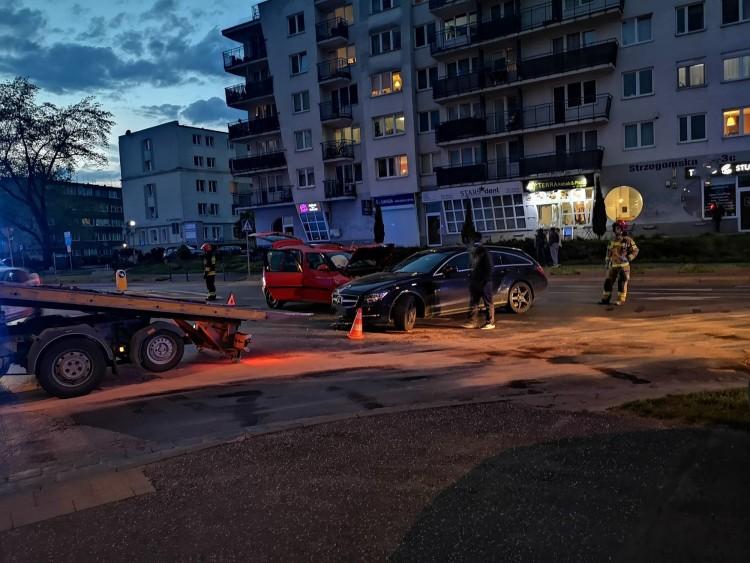 Wypadek na ul. Strzegomskiej. Zderzyły się dwa samochody