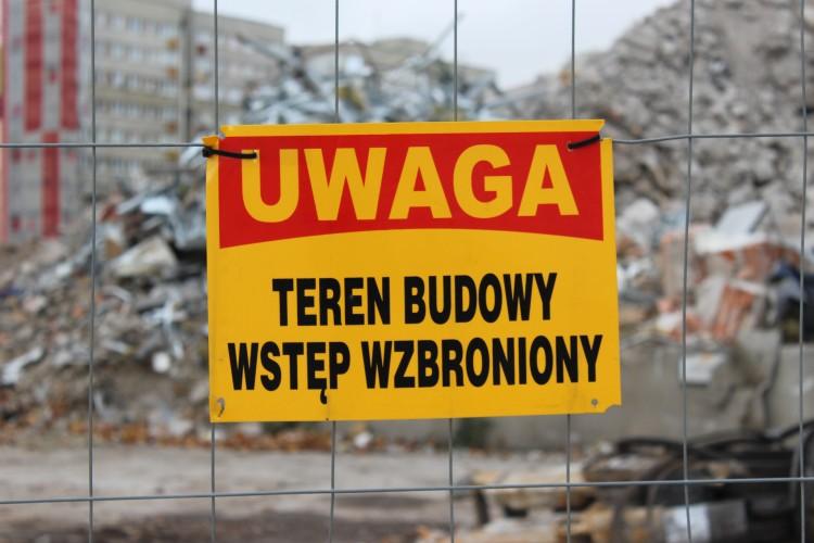 Dwie rozbiórki przy jednej ulicy. Co wyburzają? [ZDJĘCIA]