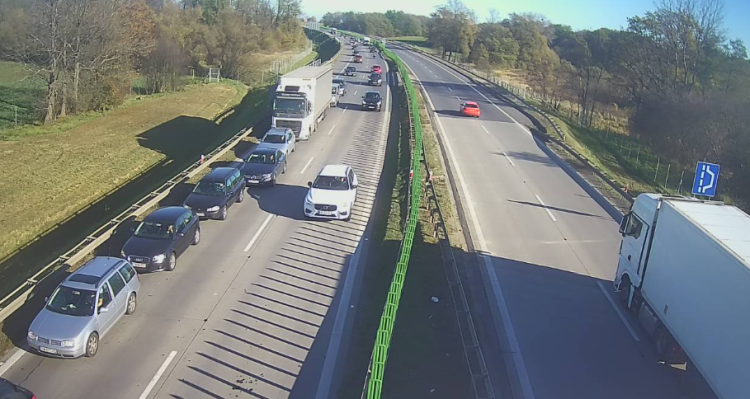 Korek na autostradzie po awarii ciężarówki
