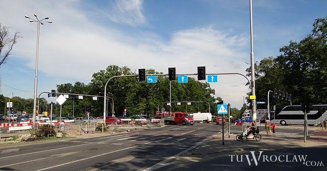 Drogowcy poprawiają wyremontowaną ulicę Popowicką. Uwaga na utrudnienia