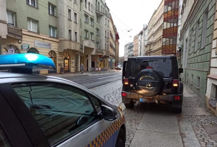 Wrocław stolicą złego parkowania. Które ulice górują?