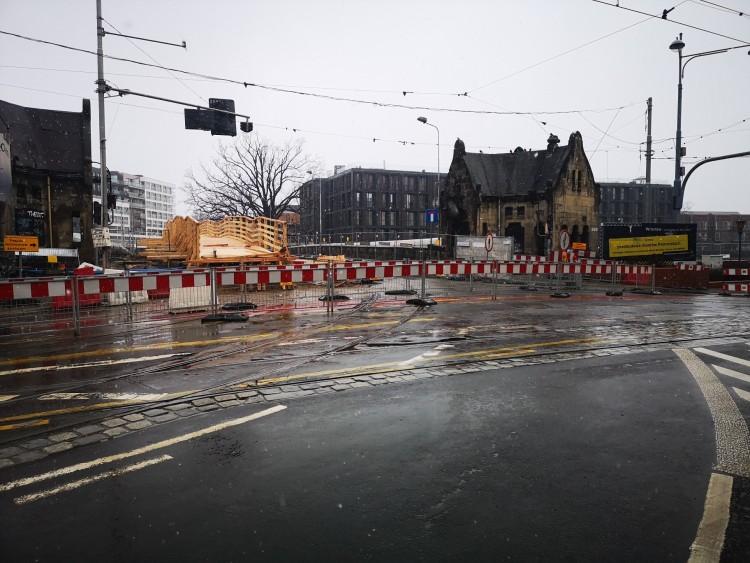 Kolejny etap remontu mostów Pomorskich. Zmiany w kursowaniu tramwajów [ZDJĘCIA]